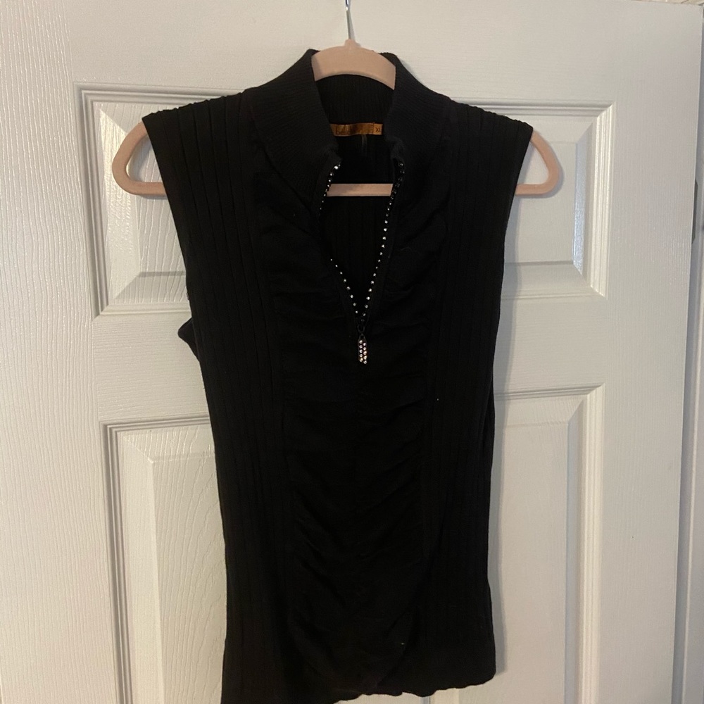 Sexy stretch top with front zipper